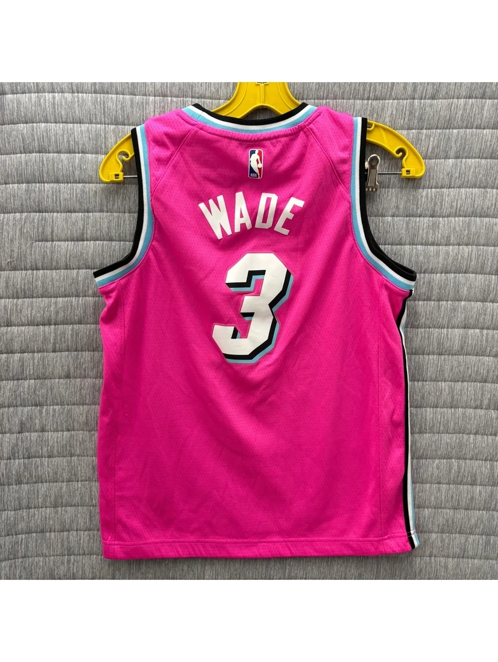 Nike NBA Miami Heat Dwyane Wade #3 Vice Hot PINK YOUTH Medium